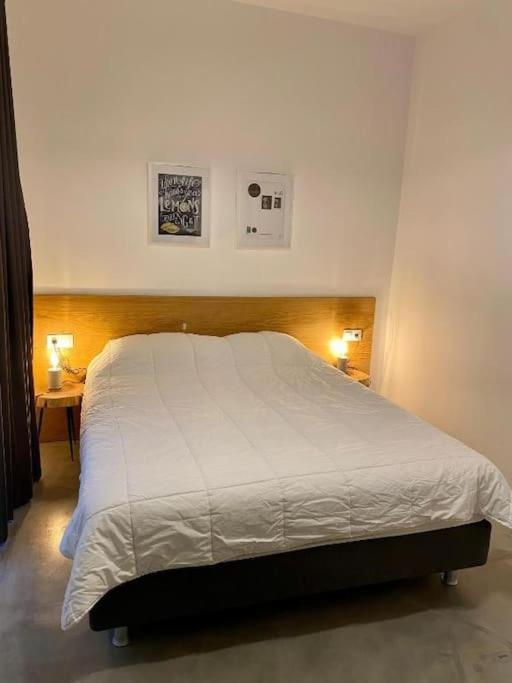 A Place 4U No10 - Garden-Level Getaway 2 Bedroom 2 Bathroom Apartment With Yard Αθήνα Εξωτερικό φωτογραφία