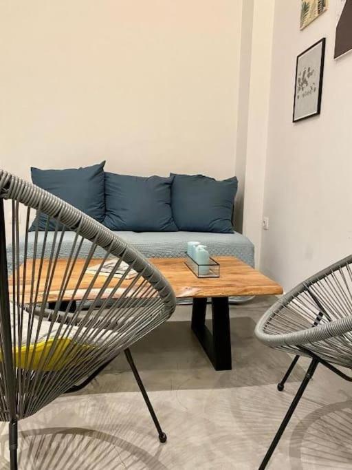 A Place 4U No10 - Garden-Level Getaway 2 Bedroom 2 Bathroom Apartment With Yard Αθήνα Εξωτερικό φωτογραφία
